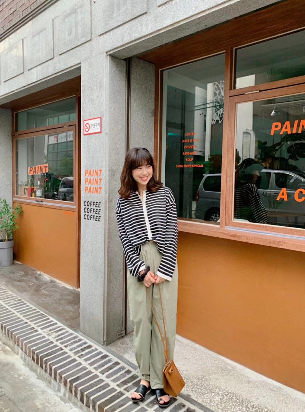 黑色