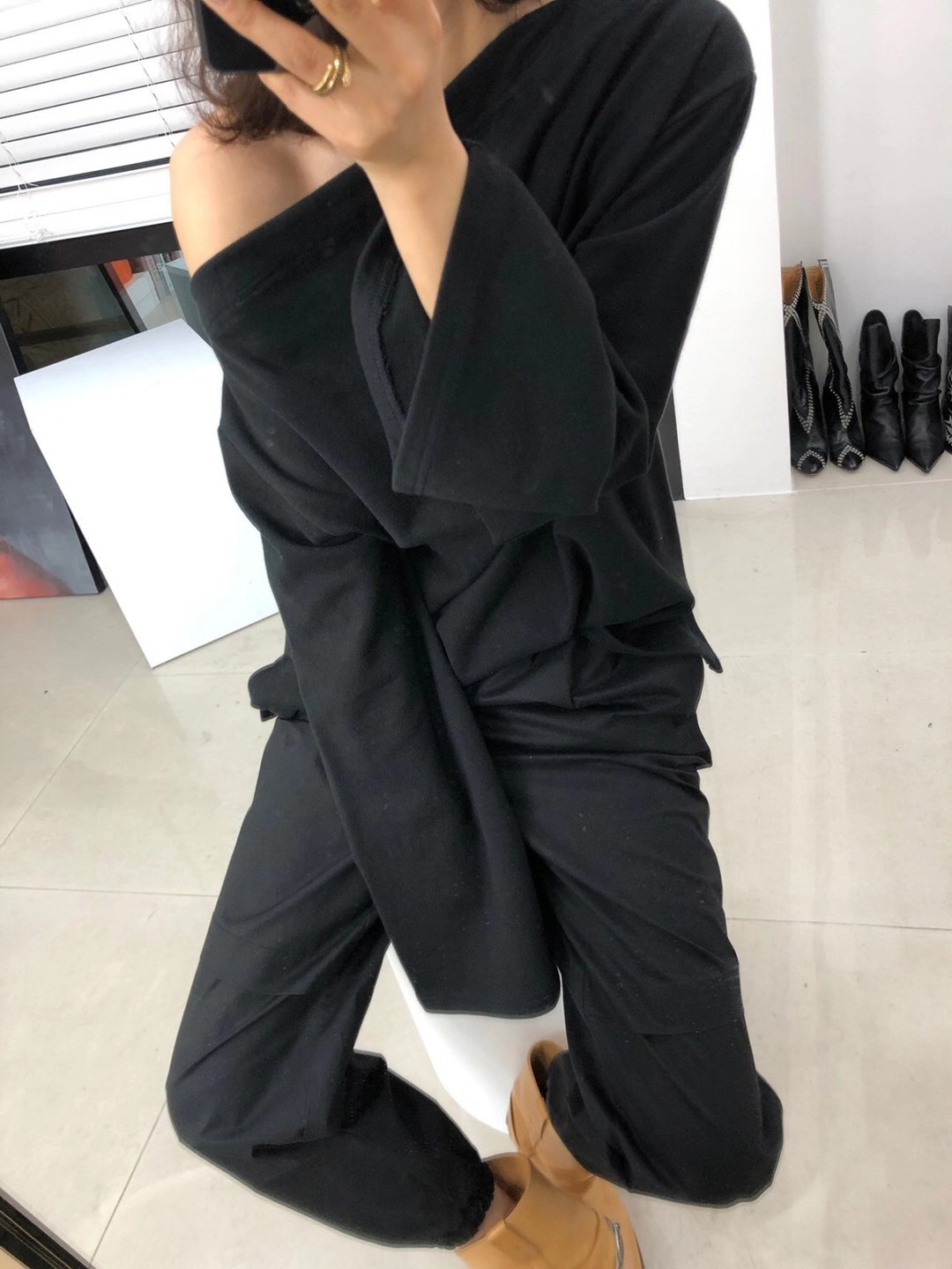 黑色