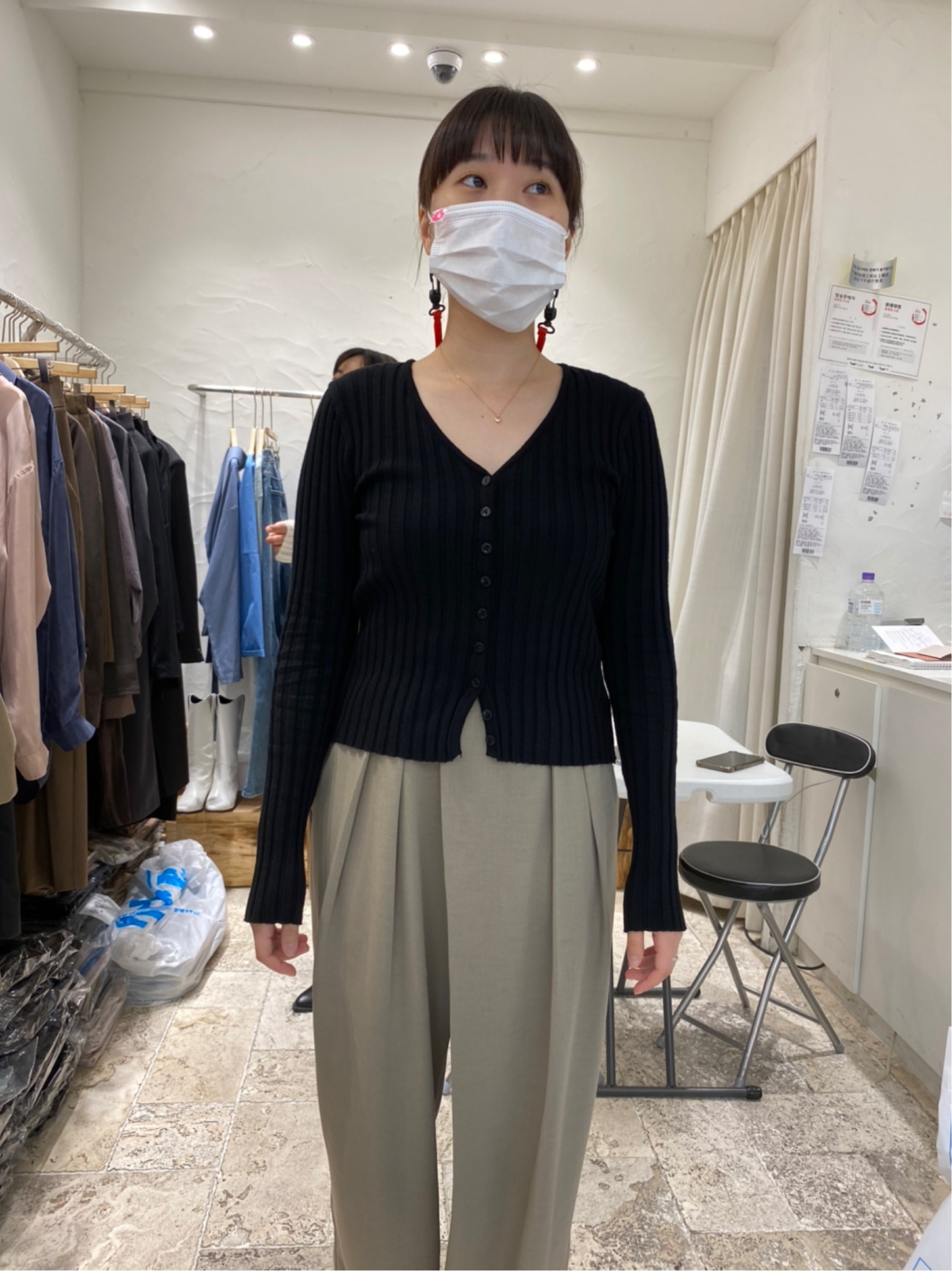 黑色