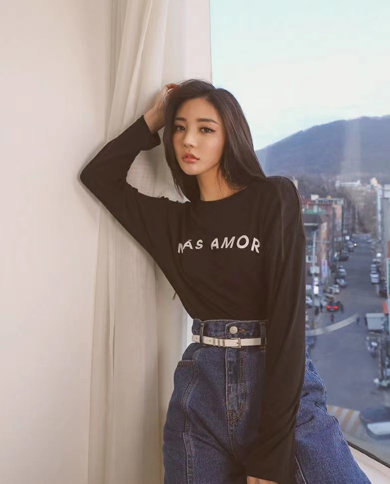 黑色
