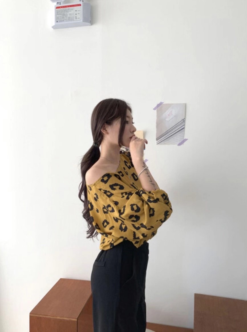 黄色