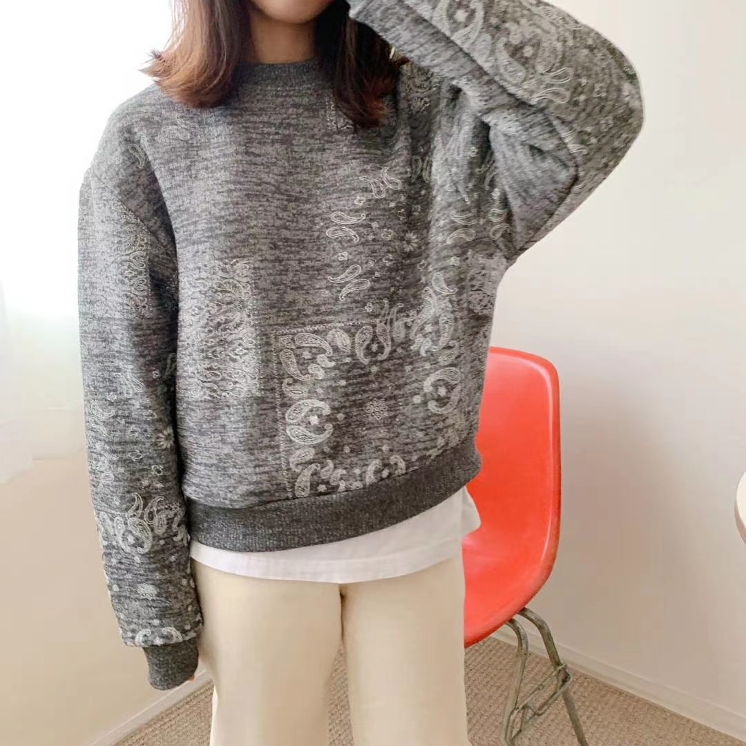 灰色