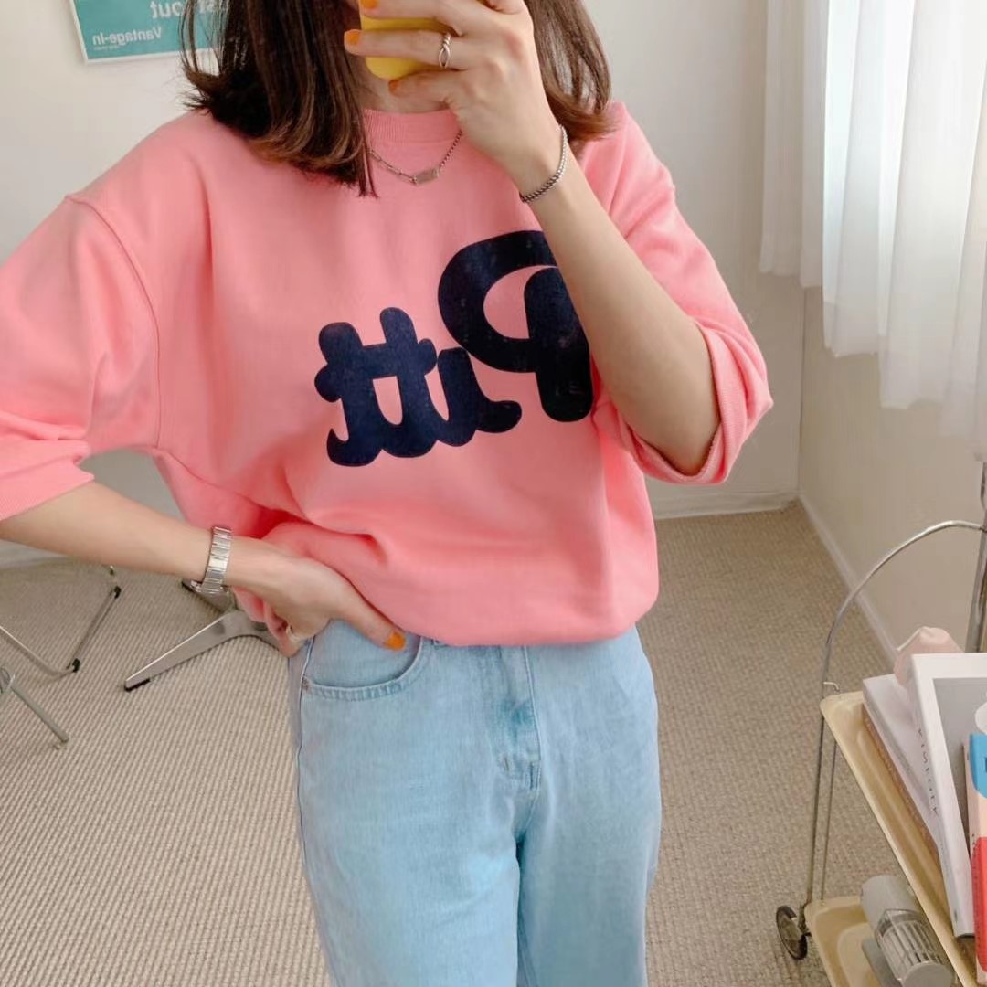 粉红色