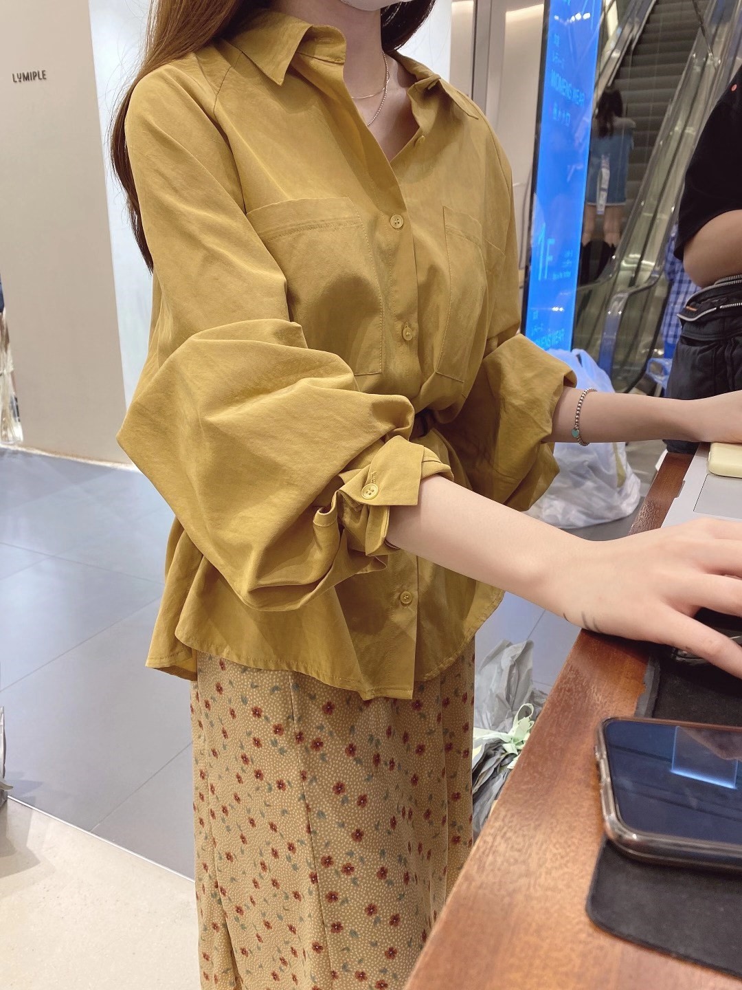 黄色