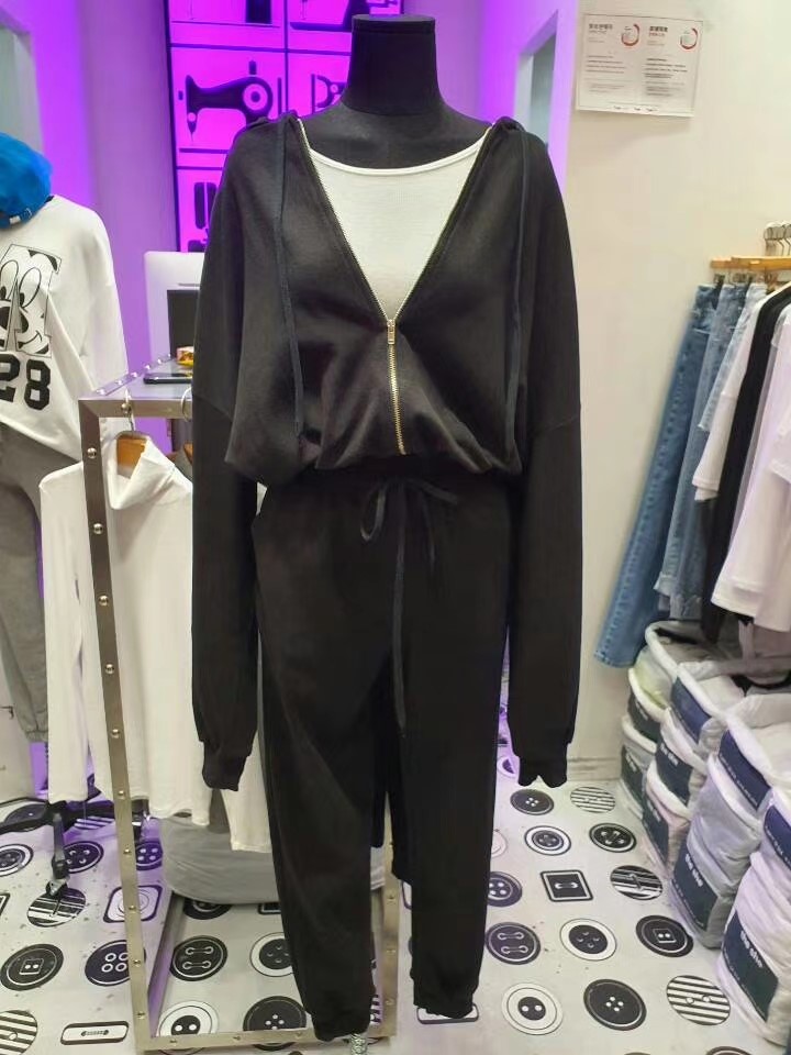 灰色