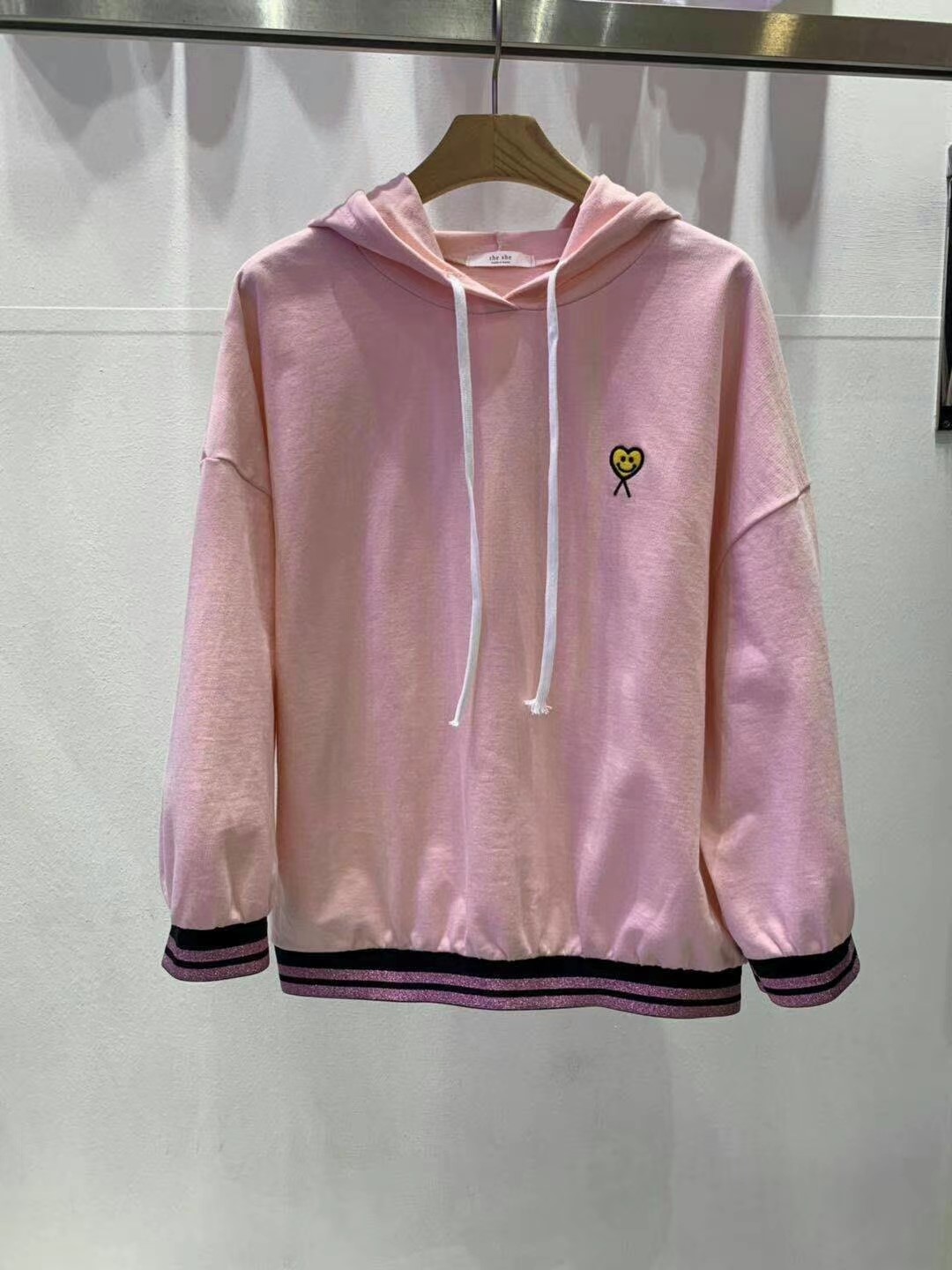粉红色
