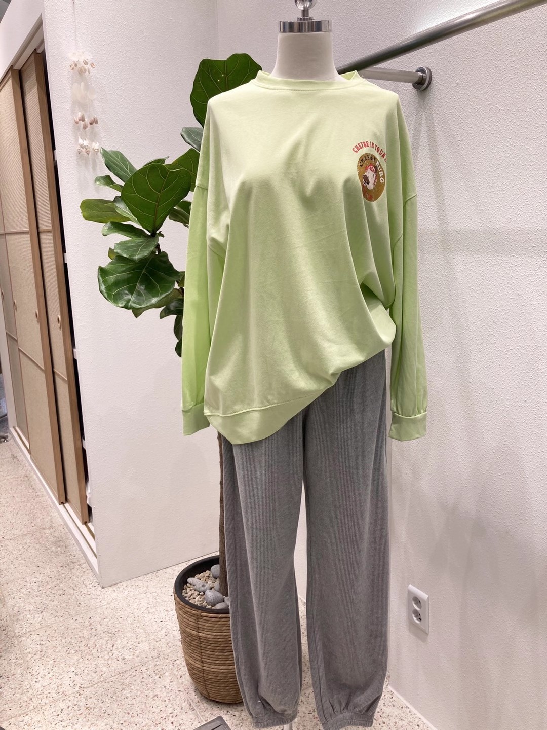 草绿色