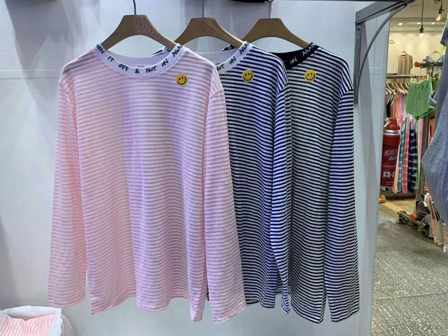 粉红色