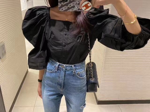 黑色