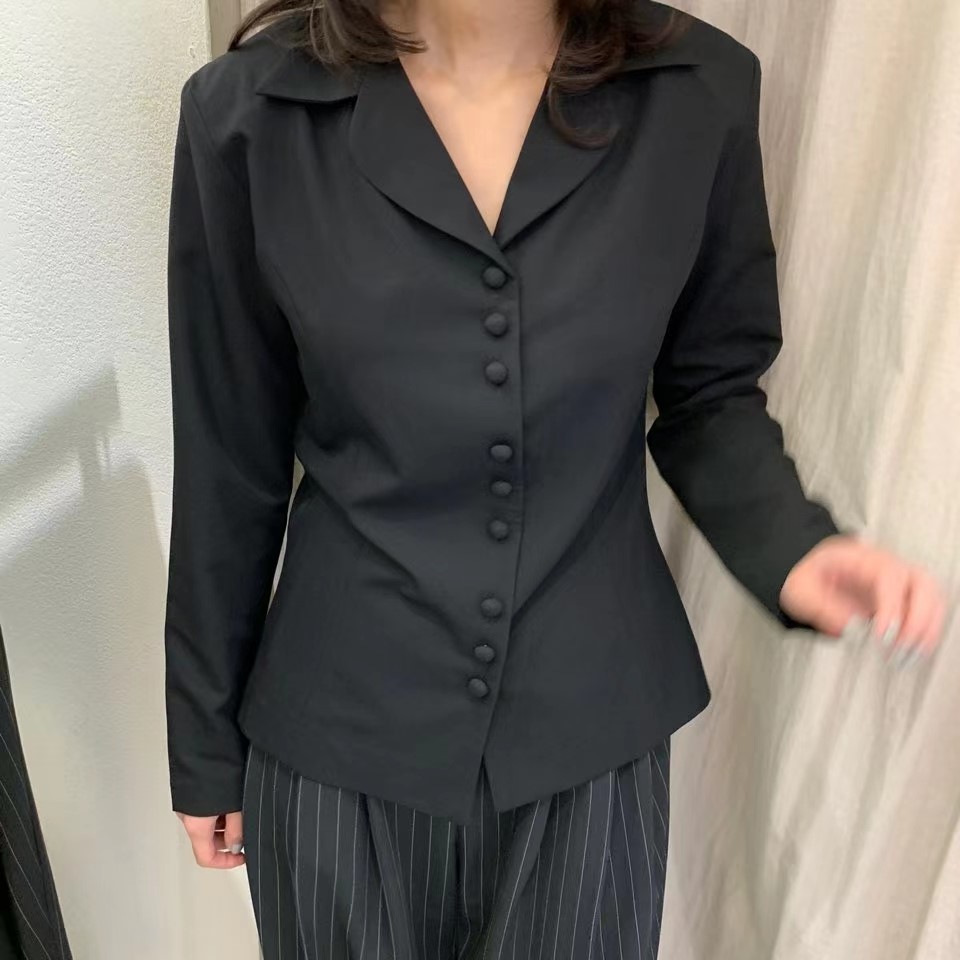 黑色