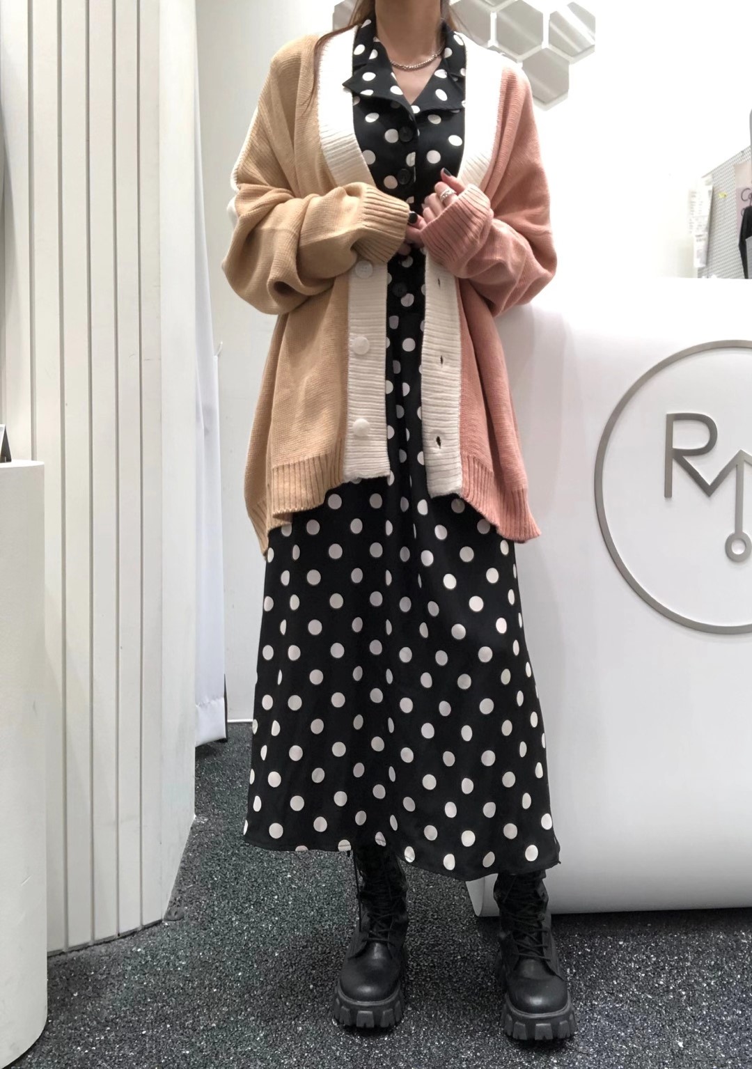 黑色