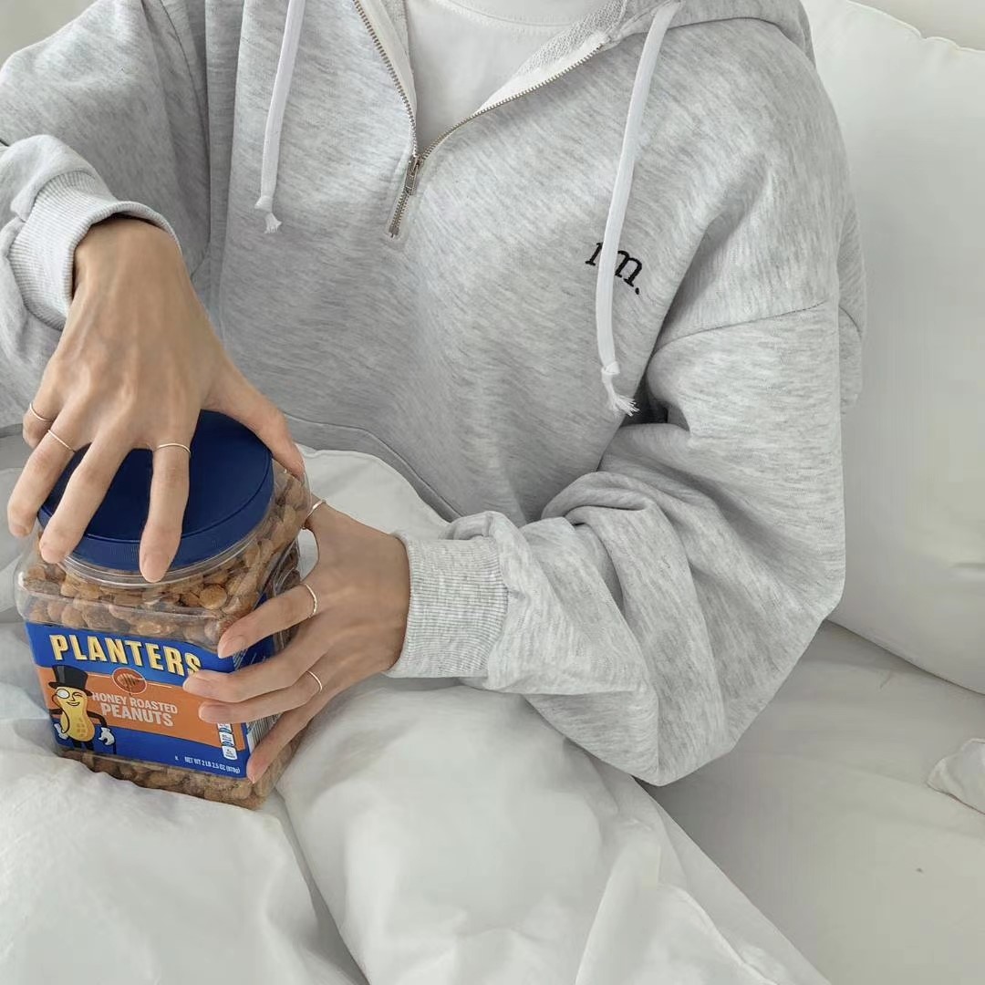 灰色