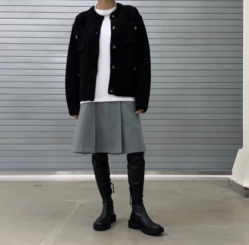 黑色
