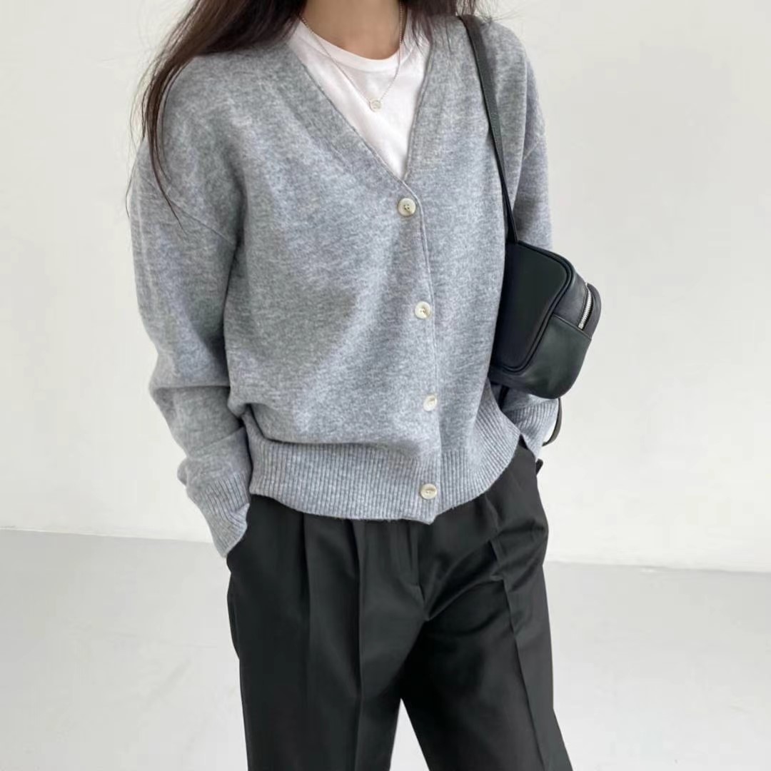 灰色