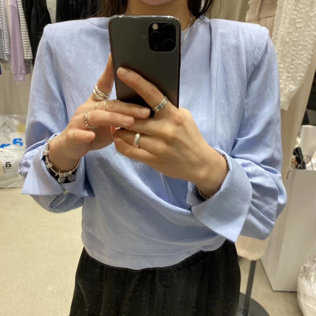 蓝色