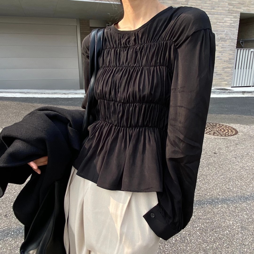 黑色