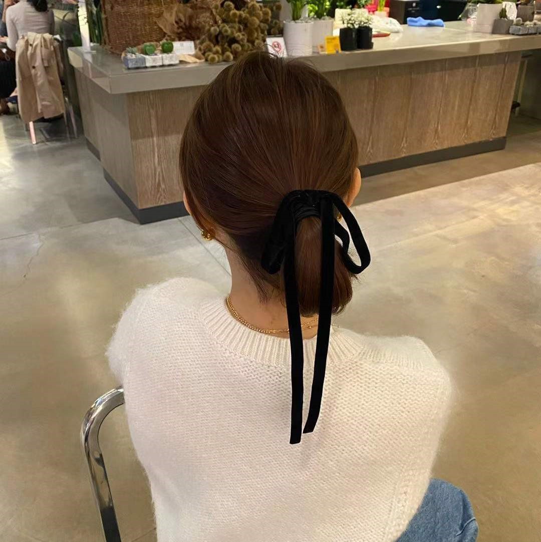 黑色