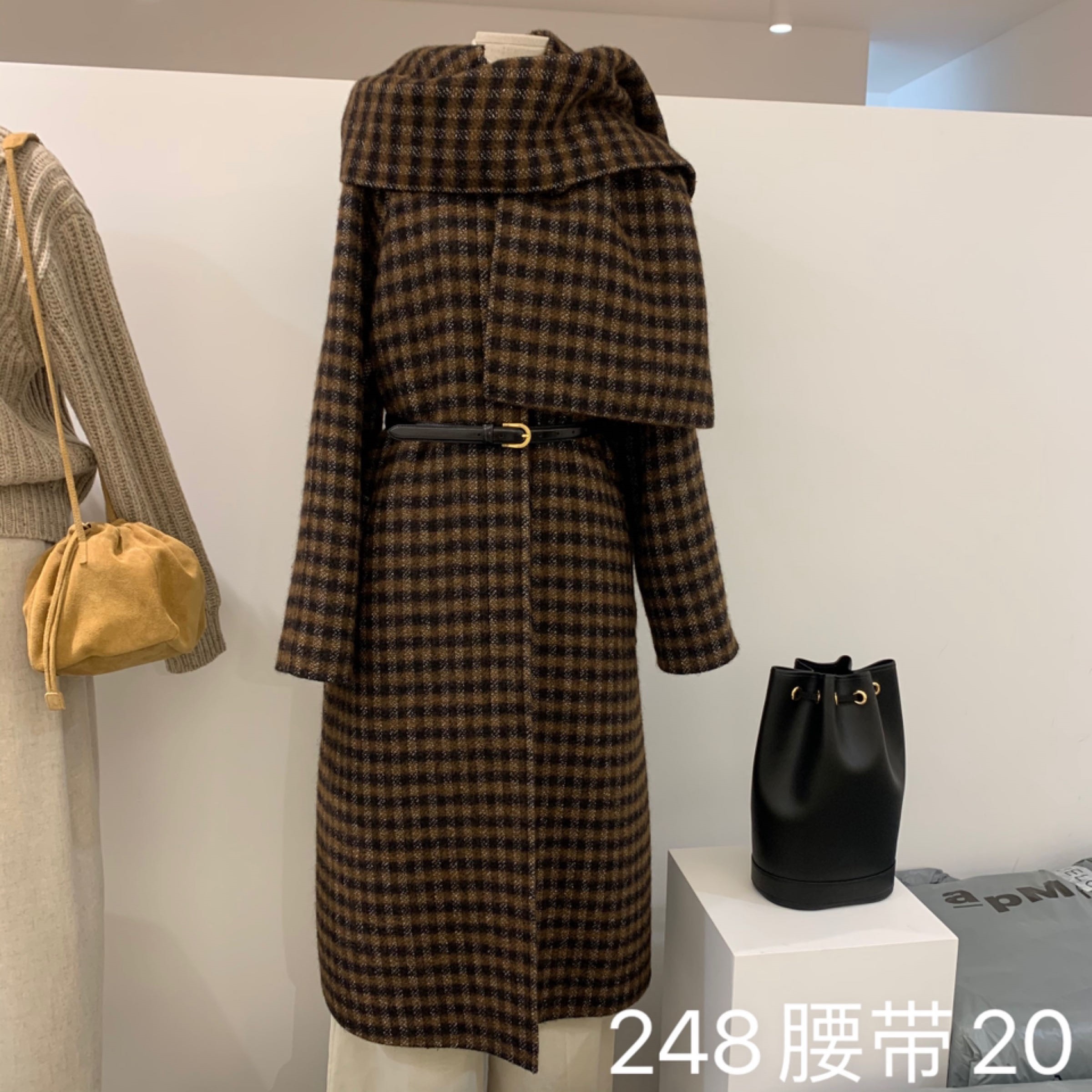 深棕色