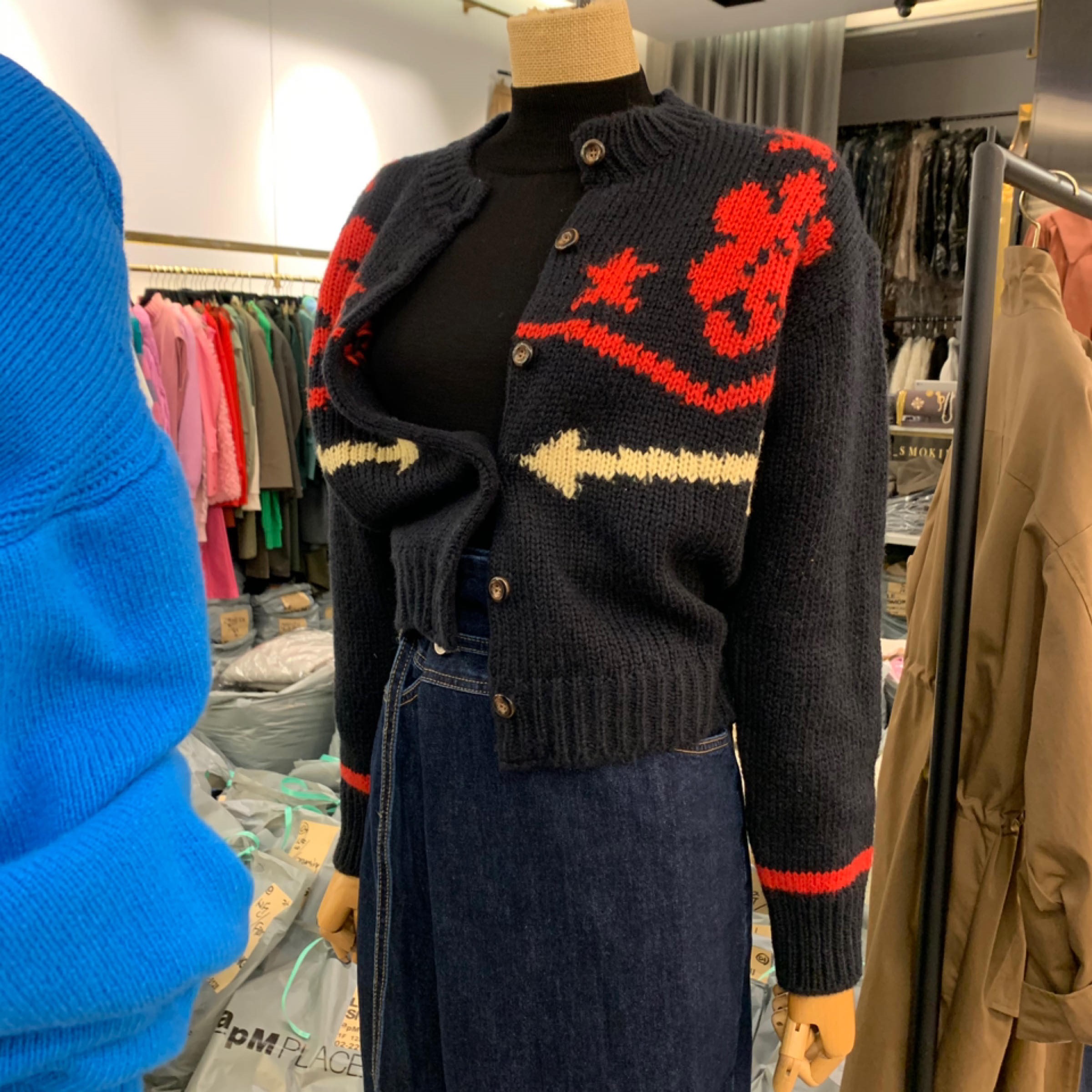 黑色