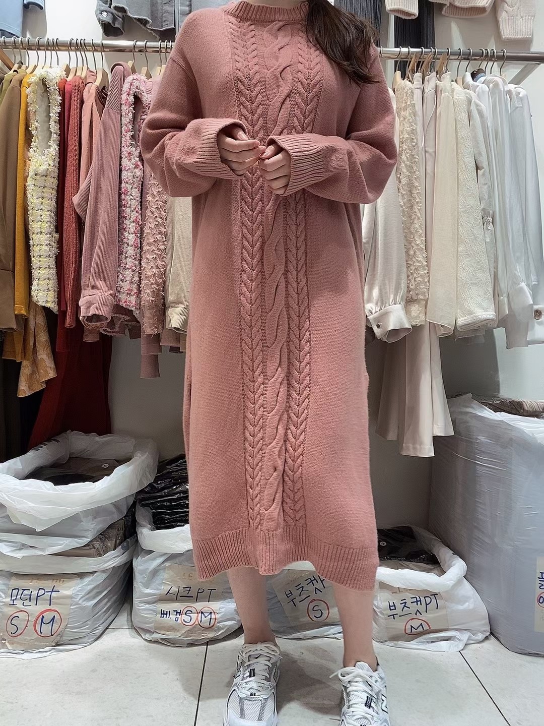 粉红色