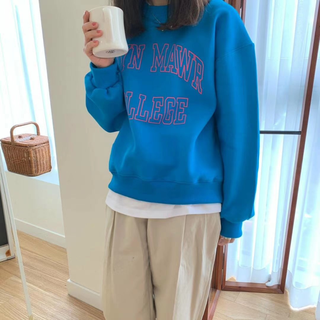 深蓝色