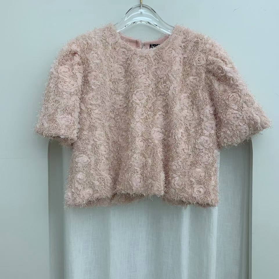 粉红色