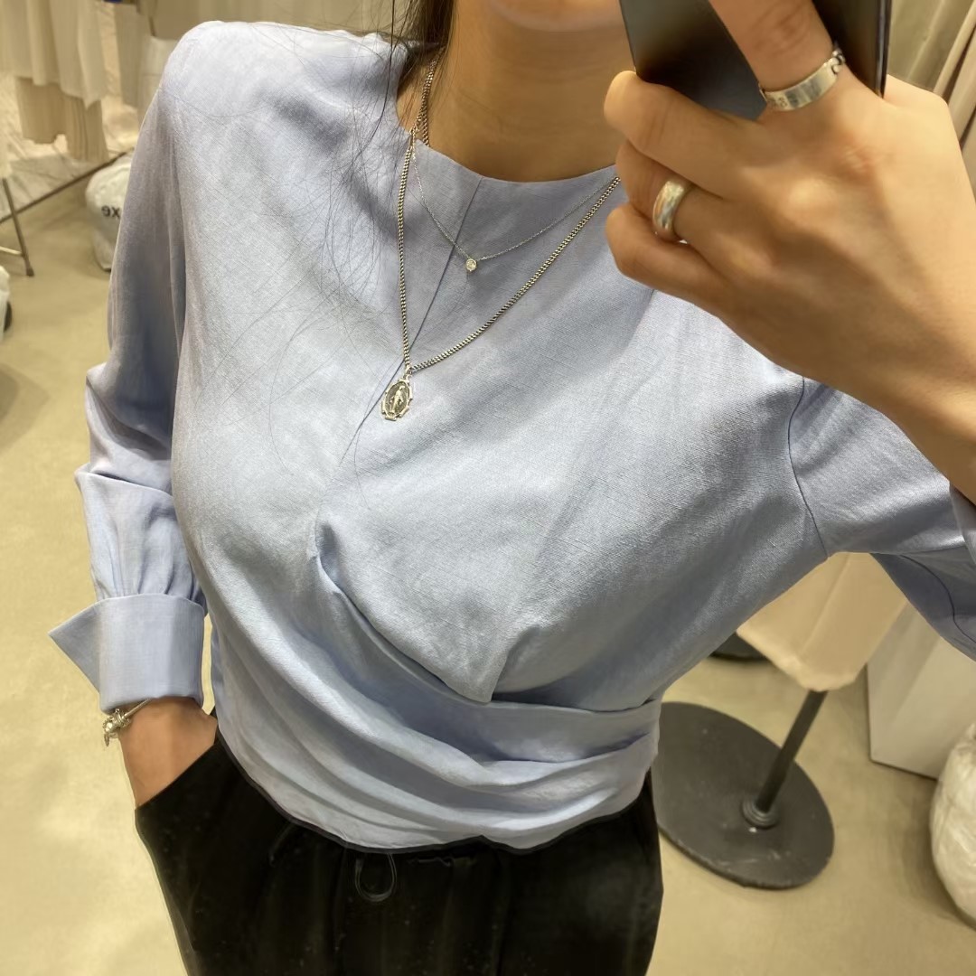 蓝色