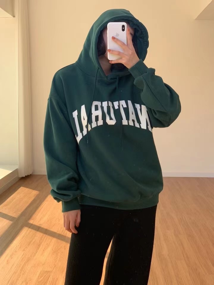深粉红色
