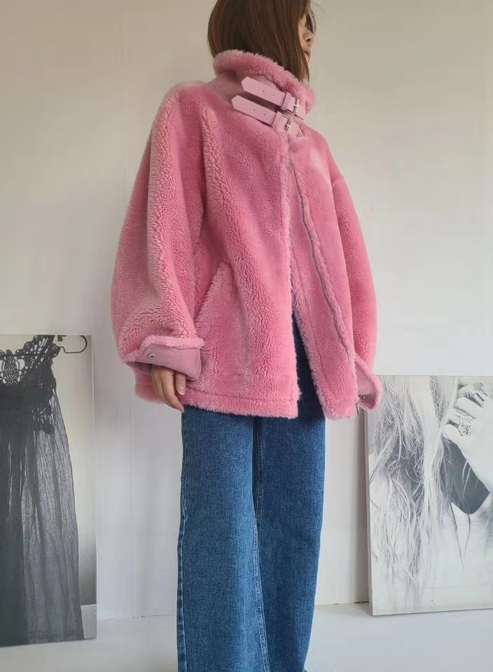 粉红色