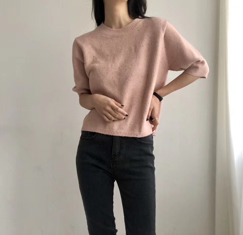 粉红色
