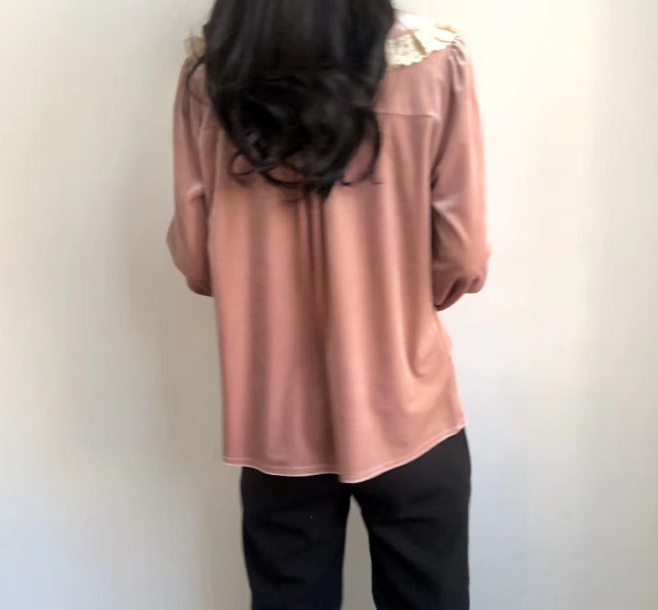 粉红色