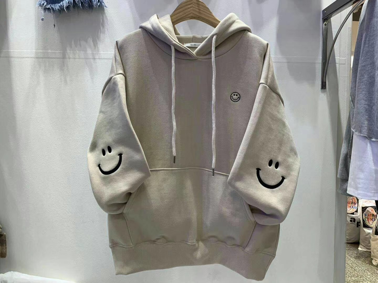 灰色