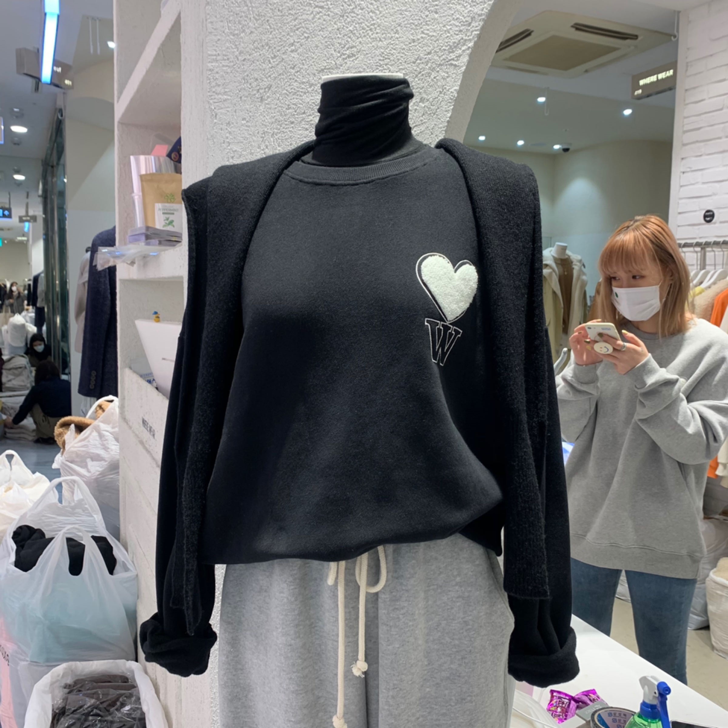 黑色