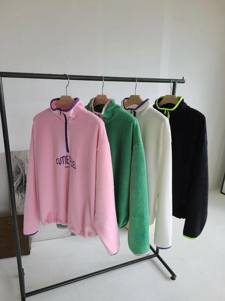 粉红色