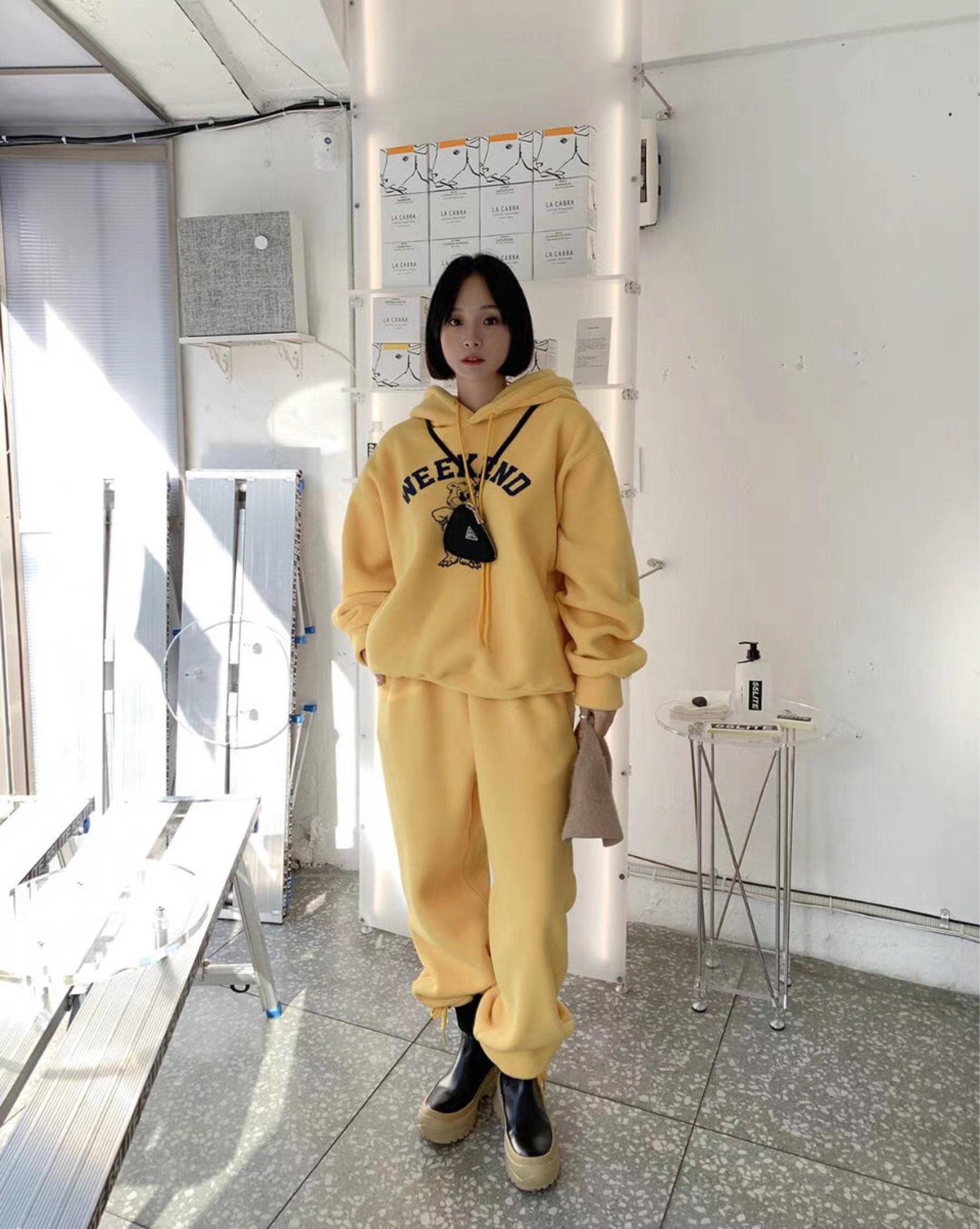 黄色