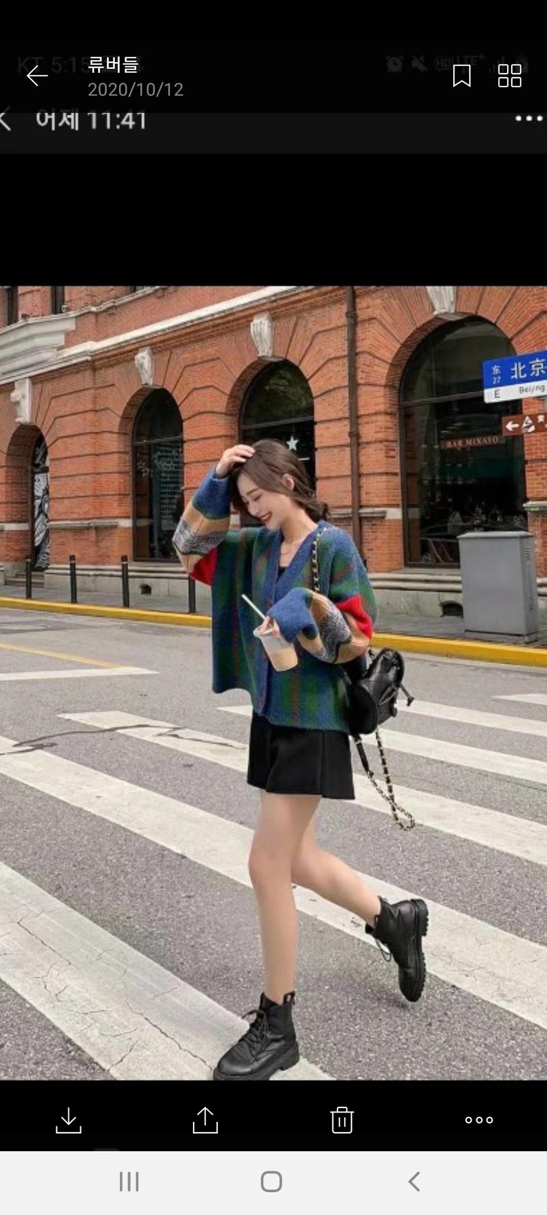 深蓝色