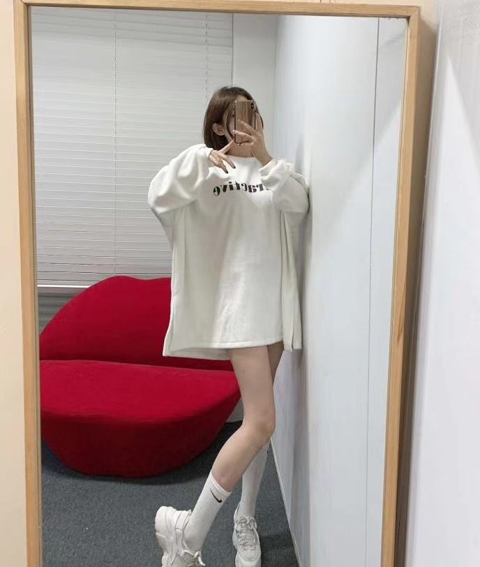 粉红色