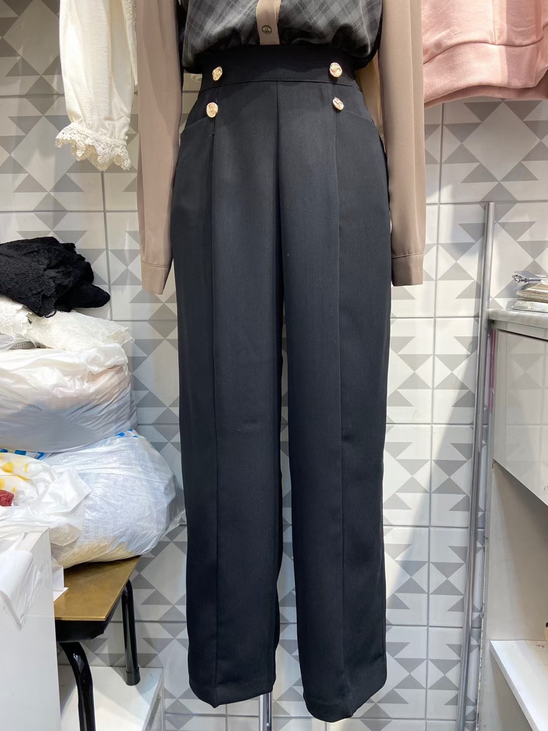 黑色