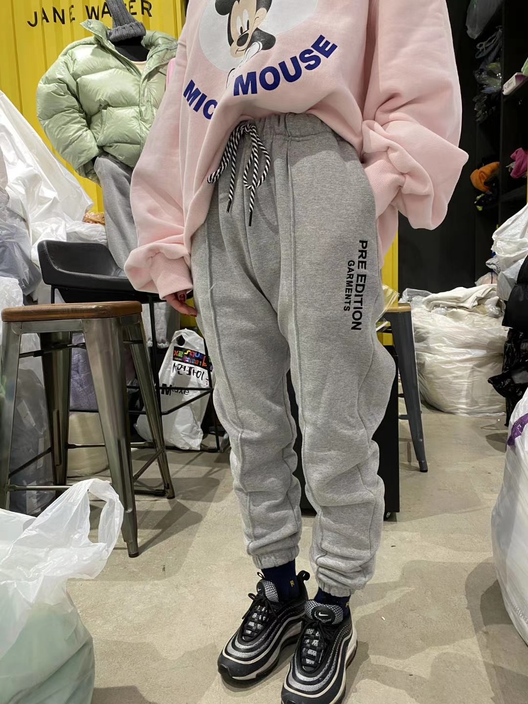 灰色