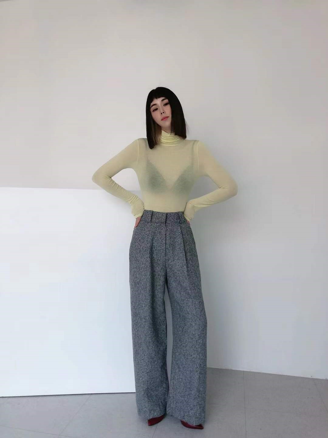 灰色