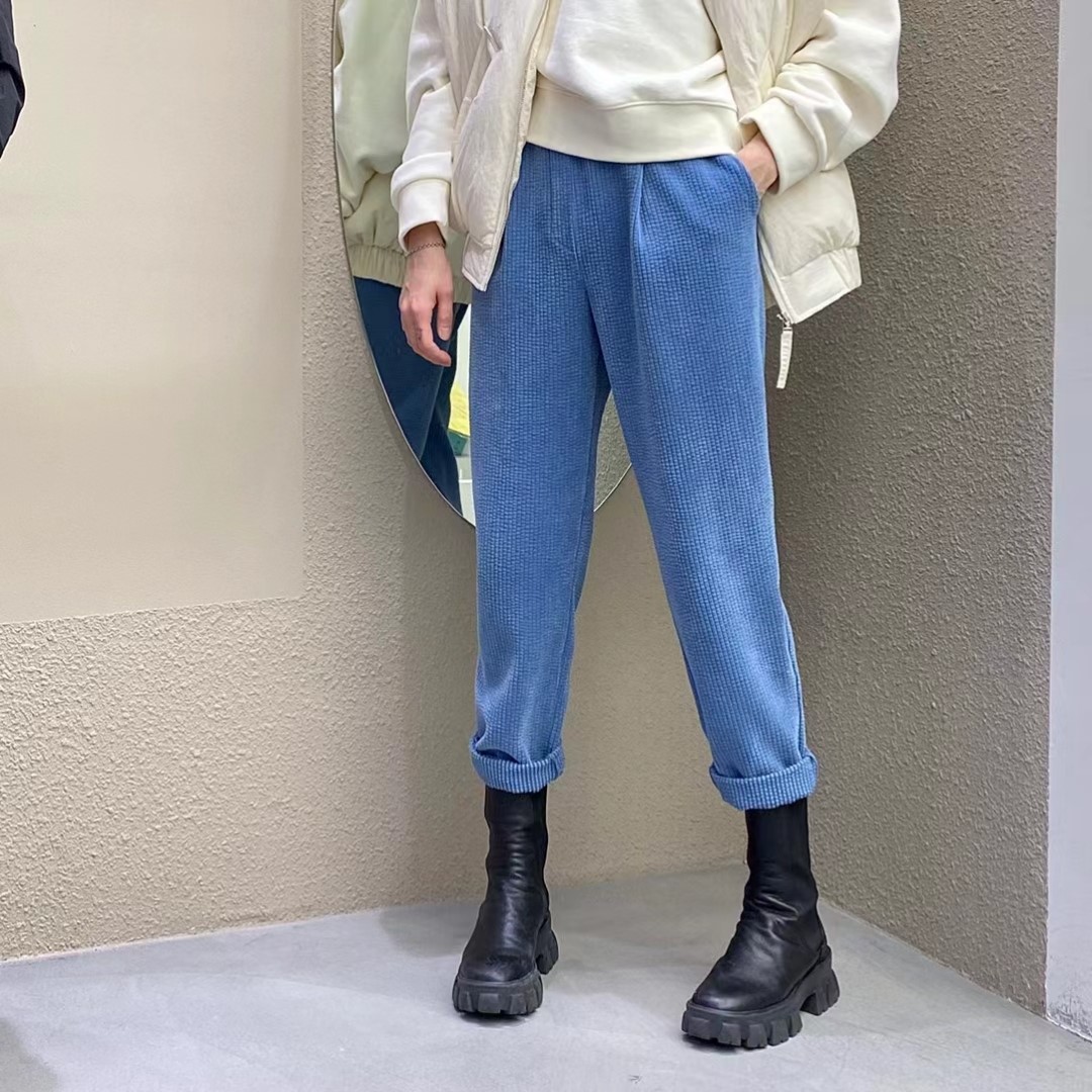 蓝色