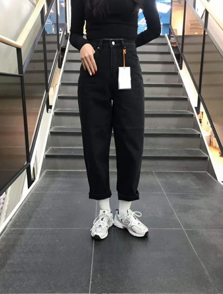 黑色