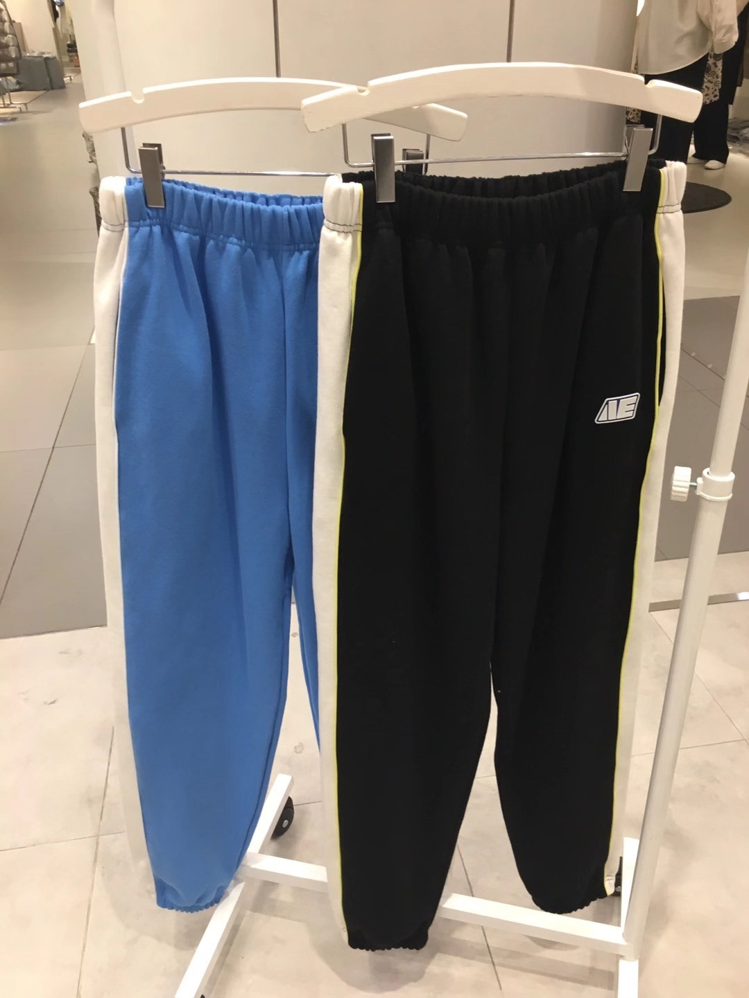蓝色