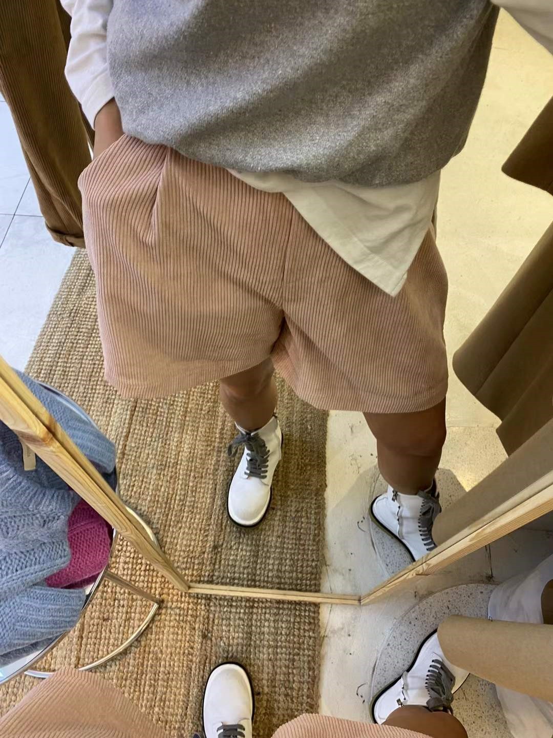 粉红色