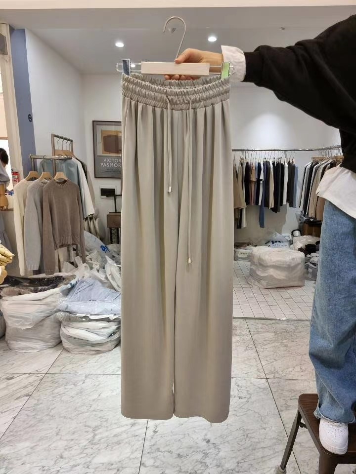 灰色
