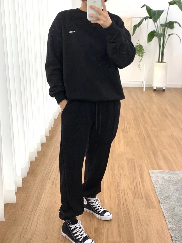 黑色