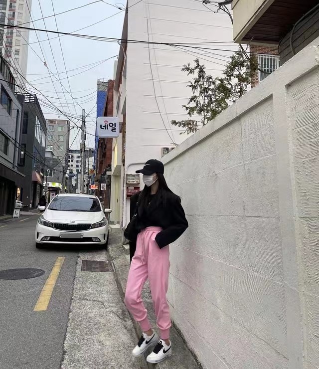粉红色