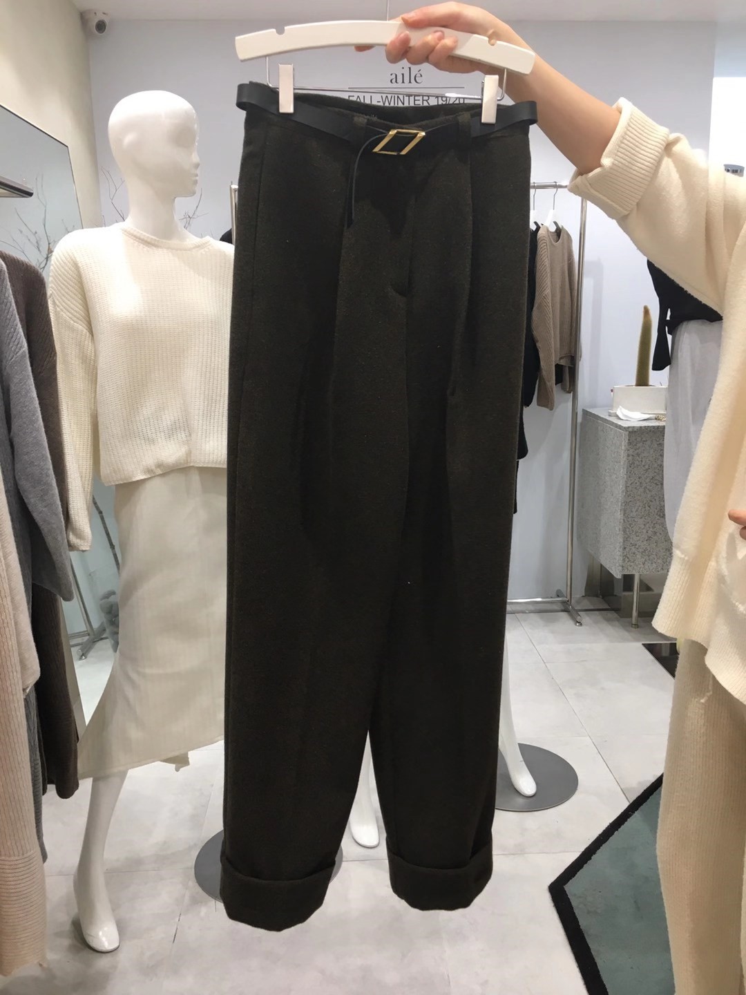 黑色