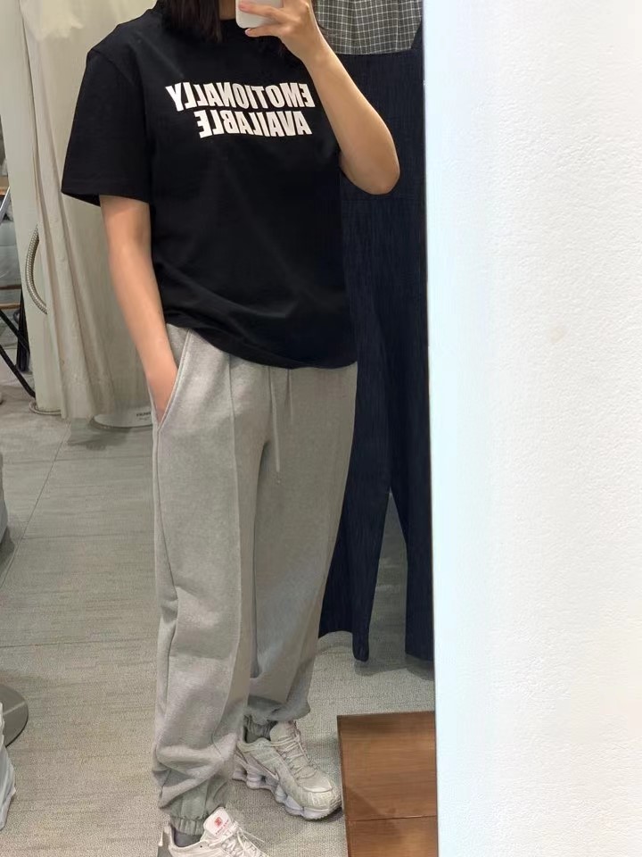 灰色