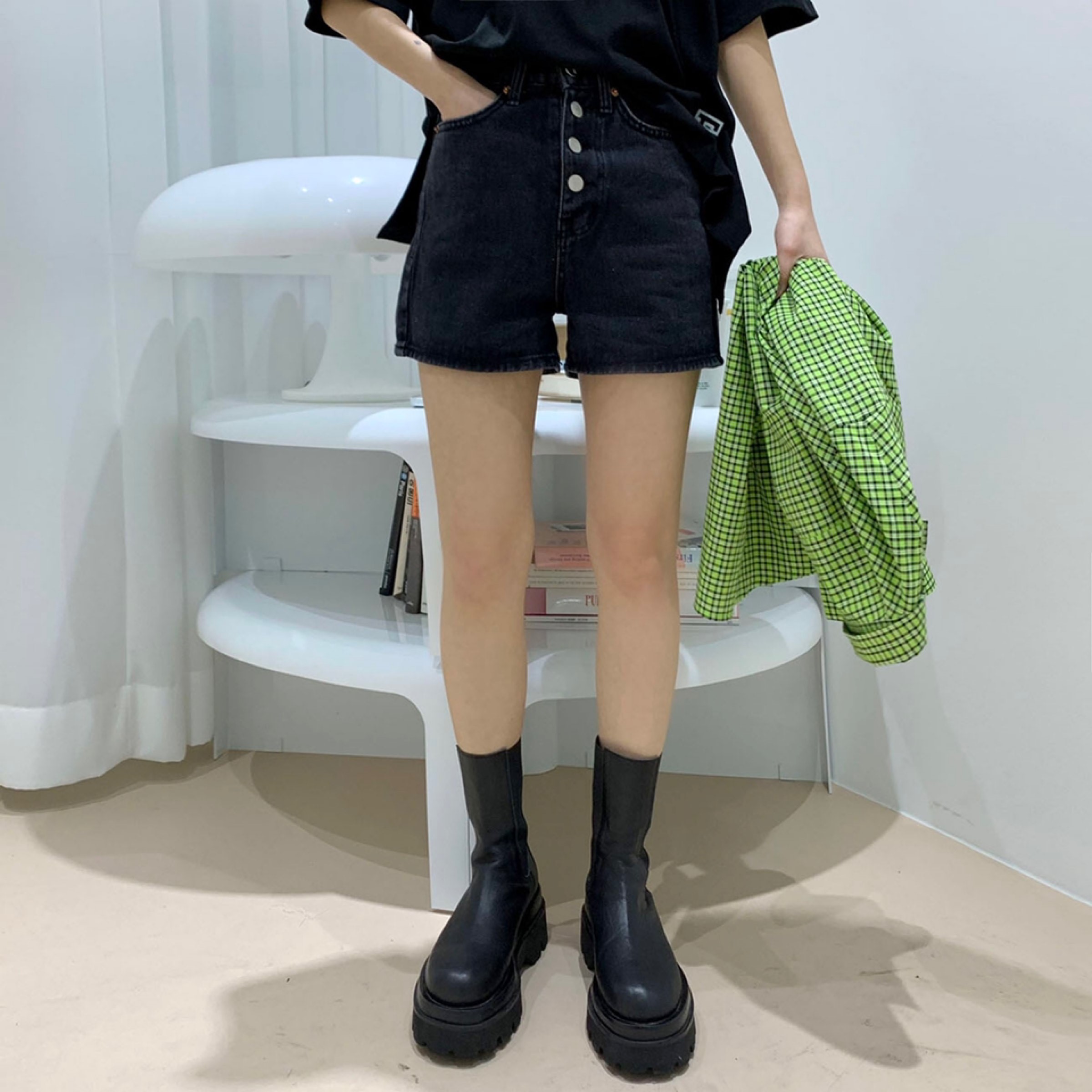 黑色